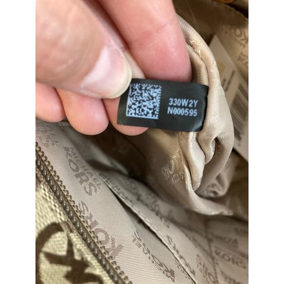 MICHAEL KORS, NWT LARGE CANVAS SIGNATURE PRINT SHOULDER BAG - Picture 15 of 16